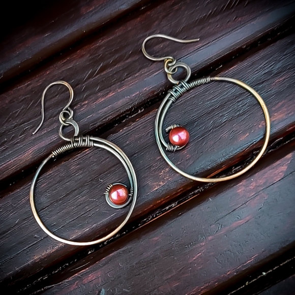 SOLD💍Minimalist Freshwater Pearl Wirewrapped hoops - Picture 2 of 13